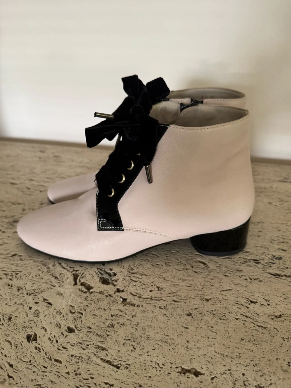 NWOB Amalfi by Rangoni Rebe bootie in soft blush leather. Size 6.5. MSRP $396